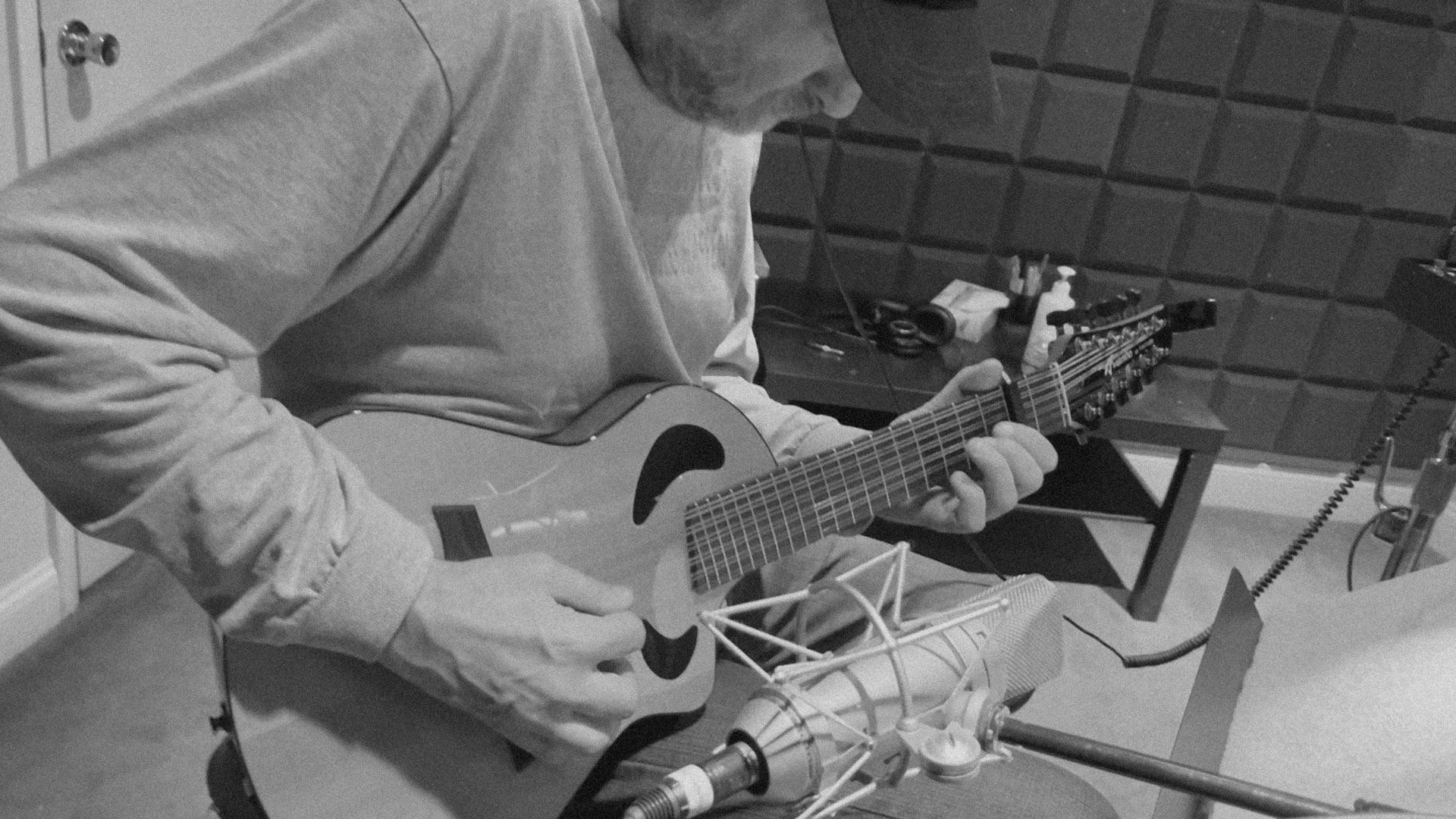 Recording guitar